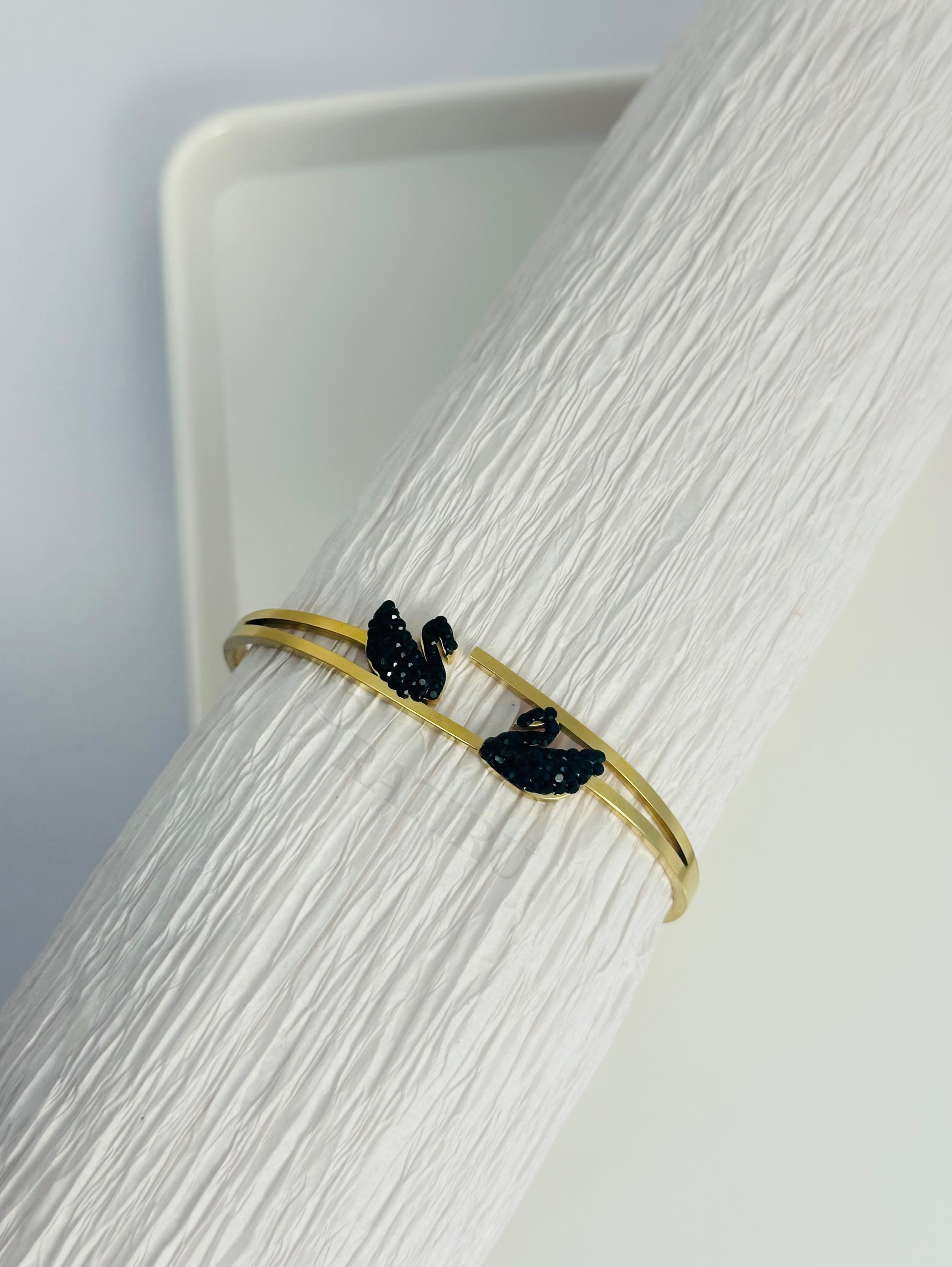 Black Swan Couple Gold Bangle – Elegant Anti-Tarnish Bracelet for Women