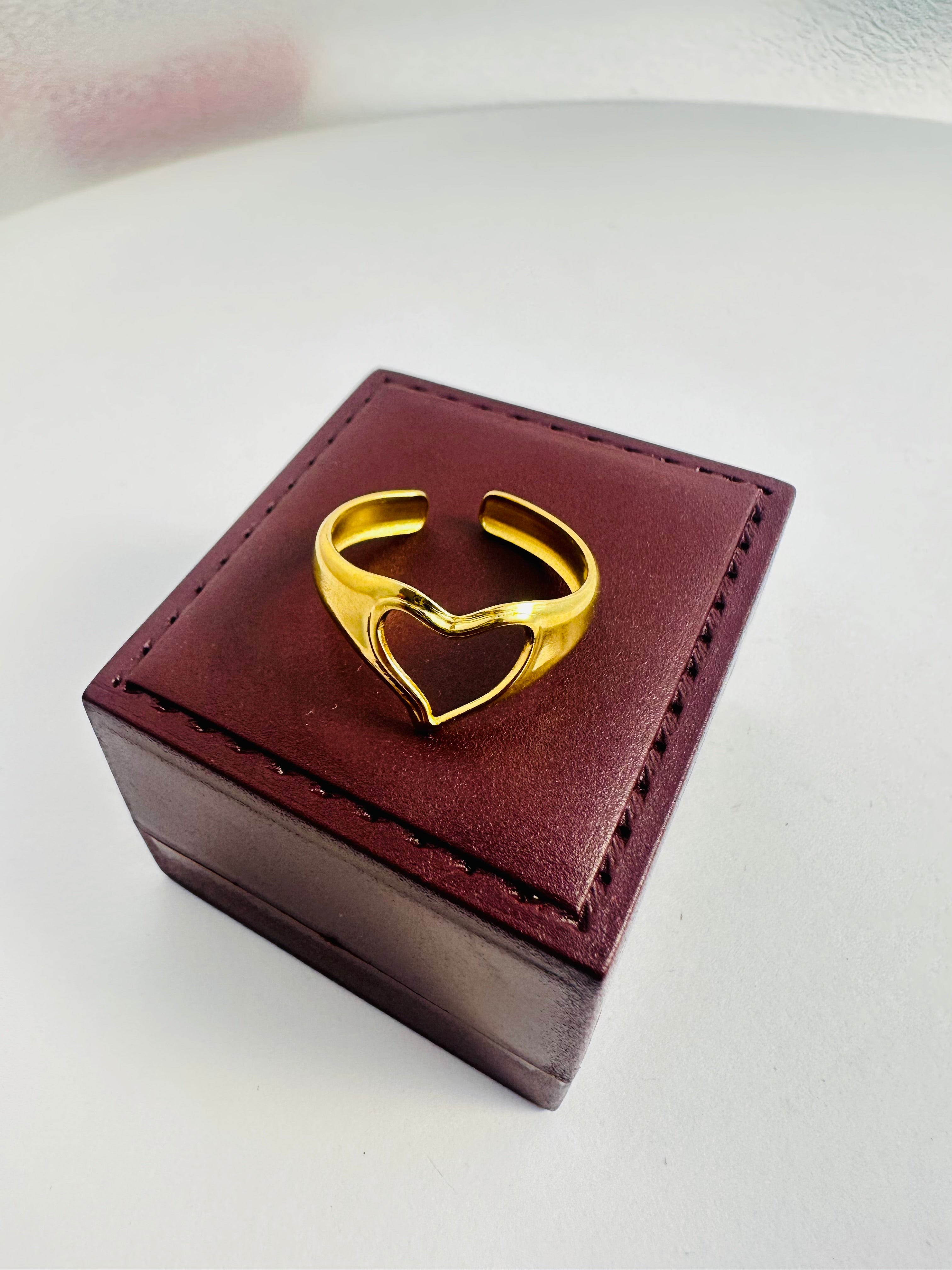 Open Heart Gold Adjustable Ring – Romantic & Anti-Tarnish |