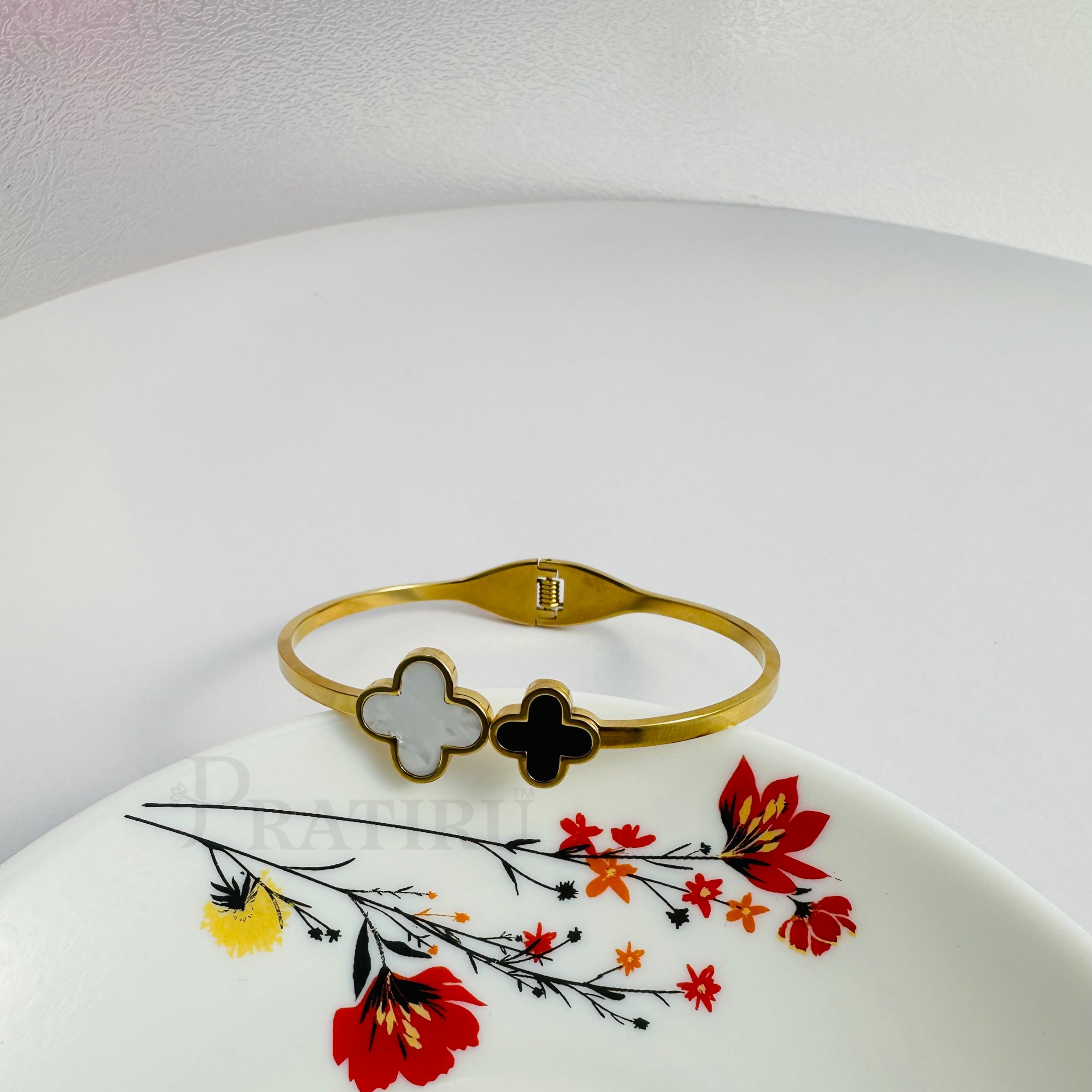 Elegant Black & White Clover Cuff Bracelet – Anti-Tarnish Gold Finish | Pratiru