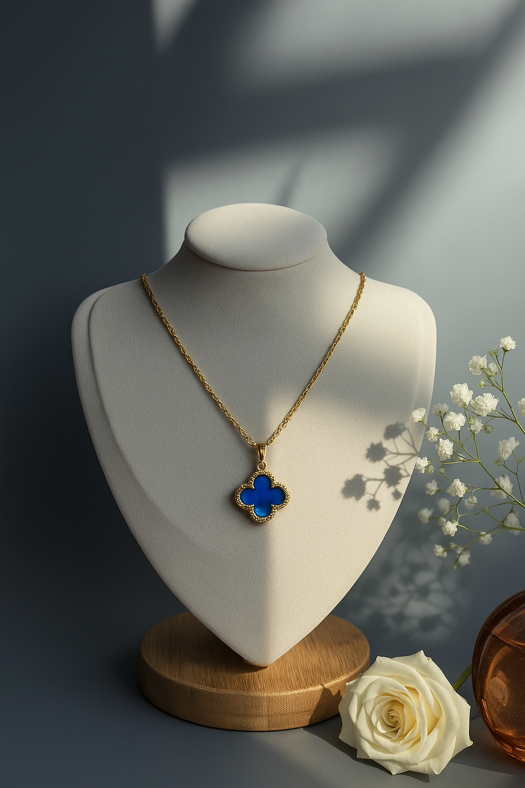 Royal Blue Clover Pendant Necklace – Gold-Plated Statement Charm | Pratiru