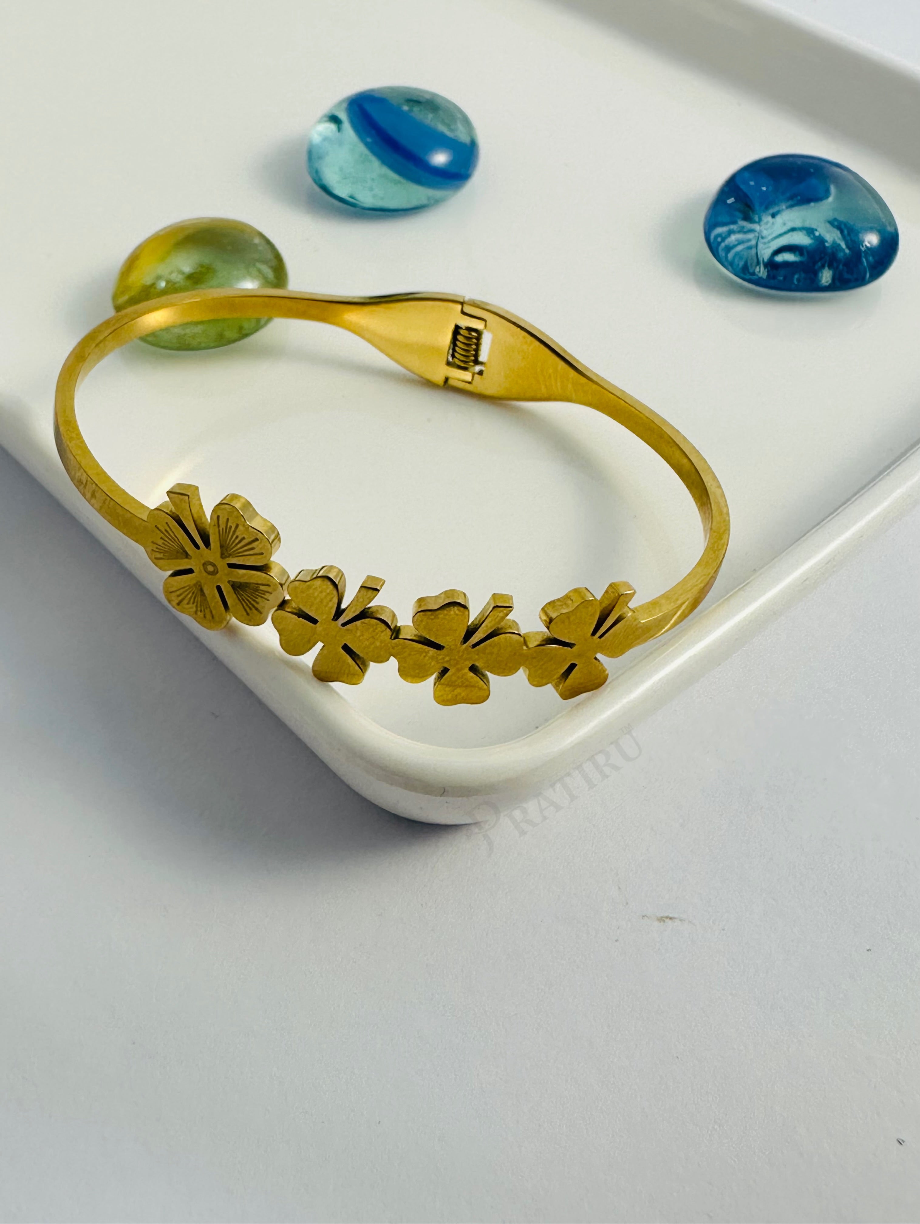 Four Leaf Clover Gold Bangle – Lucky Charm Anti-Tarnish Bracelet for Women