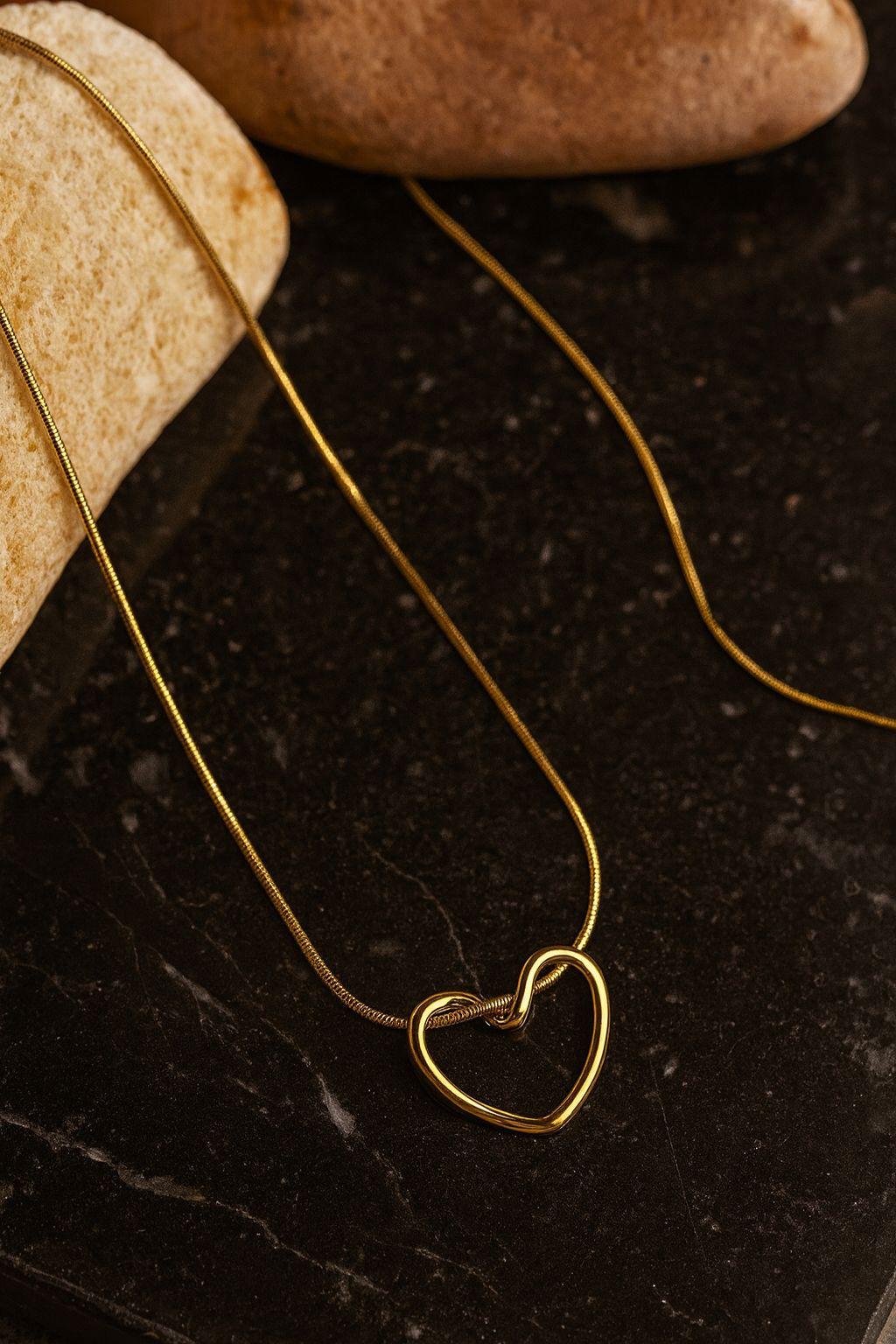 Elegant Gold Heart Necklace – Minimalist Anti-Tarnish Jewelry