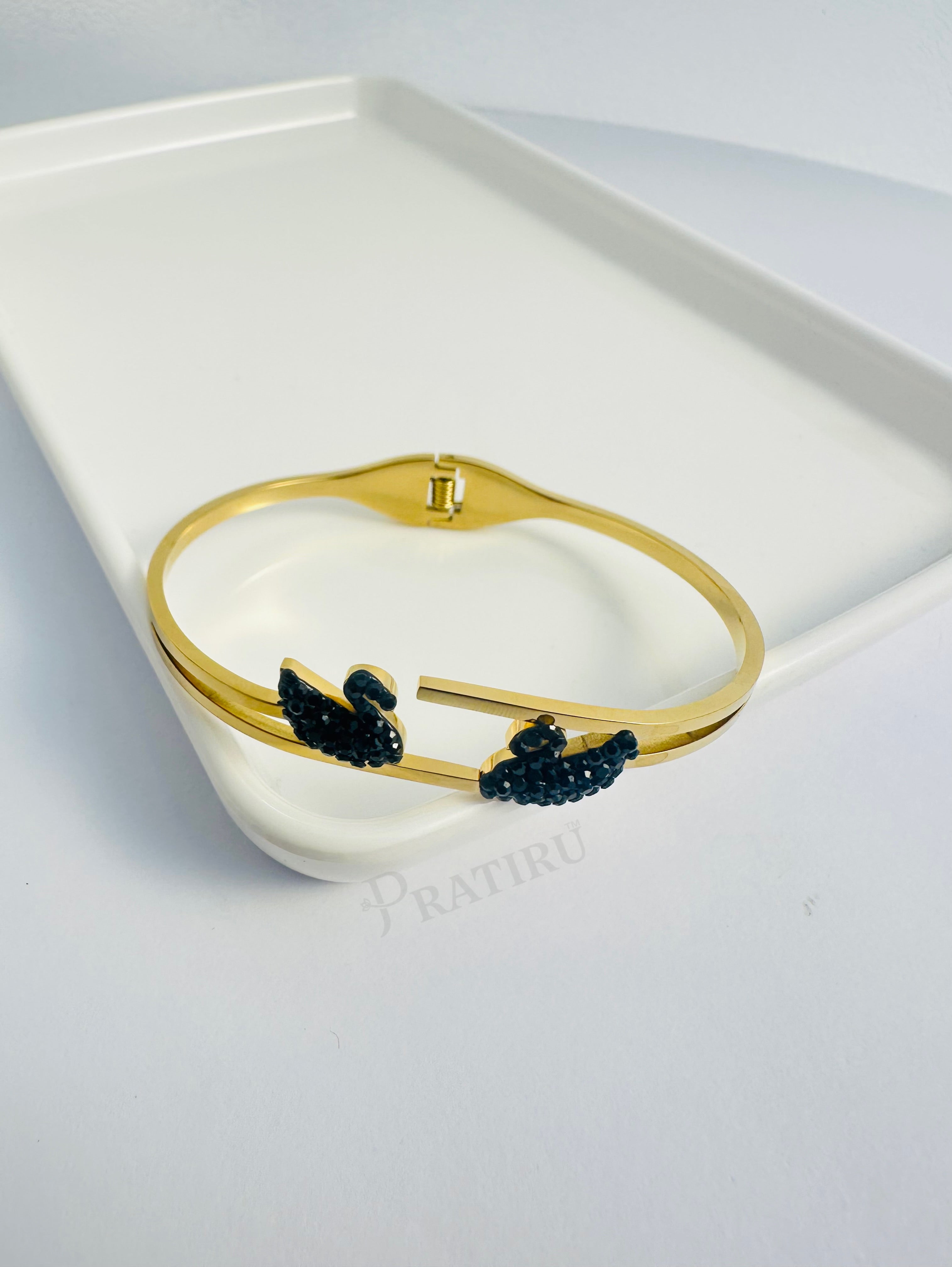 Black Swan Couple Gold Bangle – Elegant Anti-Tarnish Bracelet for Women
