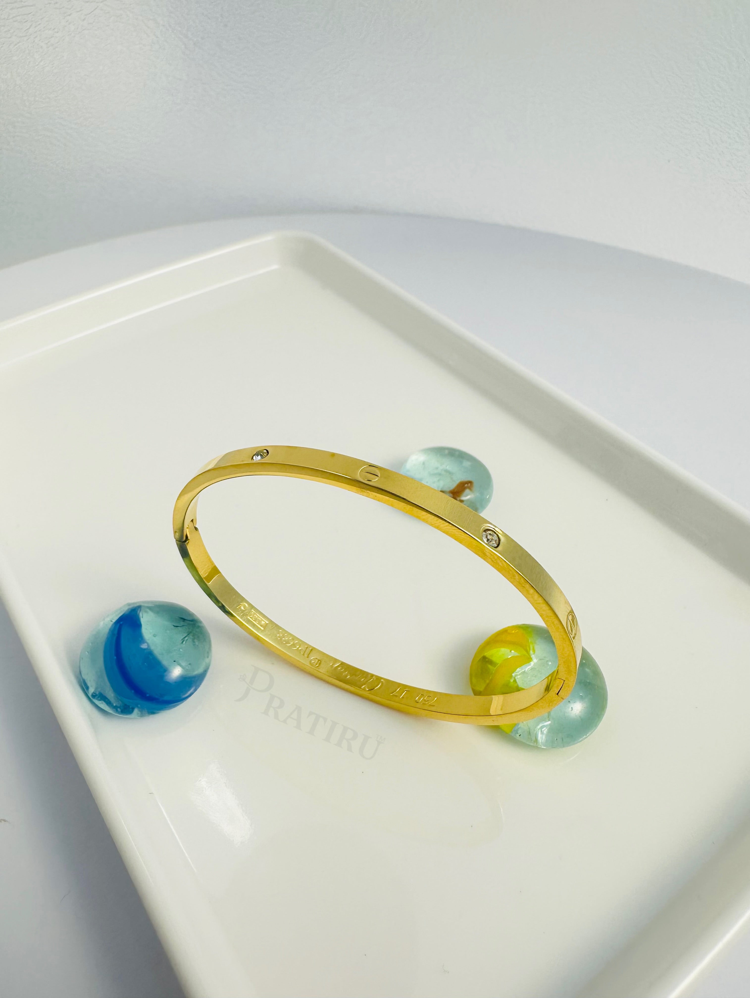 Elegant Anti-Tarnish Gold Bracelet with Screw Detailing – Pratiru